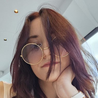 Daria P. - Freelance Presentation Designer