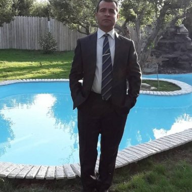 fares e. - Freelance Background Designer