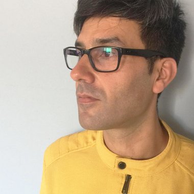 Víctor H. - Freelance Graphic Designer