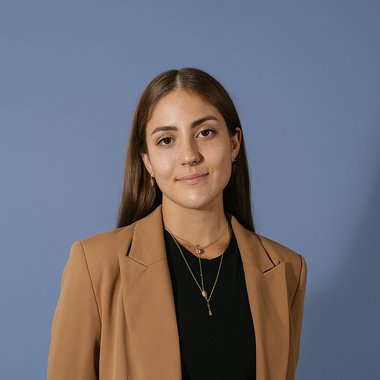 Abril A. - Freelance Digital Marketer