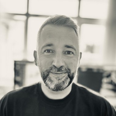 TiptopCreative - Freelance Graphic Designer