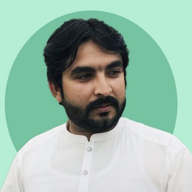 Noor U. - Freelance Graphic Designer