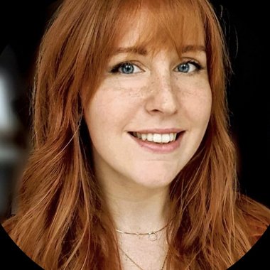 ZaraElizabeth - Freelance Graphic Designer