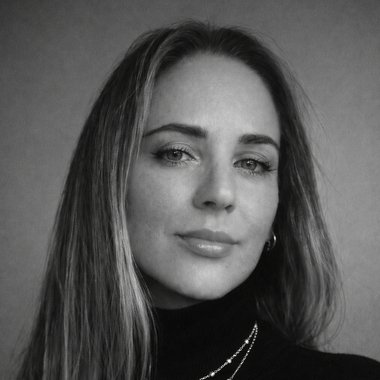 Marina N. - Freelance Graphic Designer