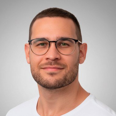 Thiago L. - Freelance Designer