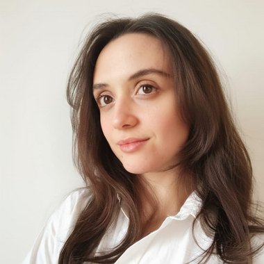 Lucia R. - Freelance Product Designer