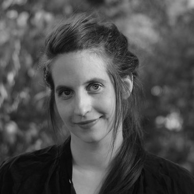 Glória S. - Freelance Designer