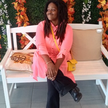 Kailii C. - Freelance Graphic Designer
