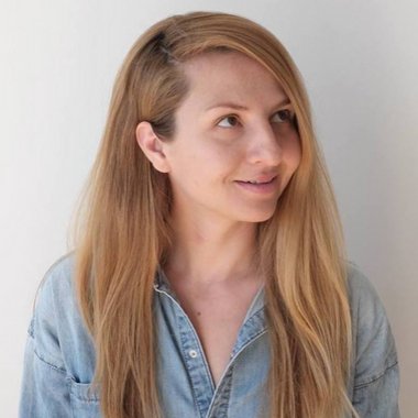 AlmaCazacu - Freelance Motion Graphic Designer