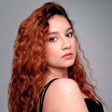 Cinthia B. - Freelance Videographer