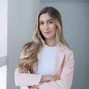 Juliana M. - Freelance Graphic Designer