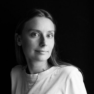 Margot L. - Freelance Graphic Designer
