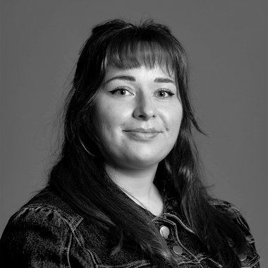 Robyn S. - Freelance Graphic Designer