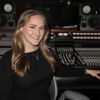 ELLIE S. - Freelance Audio Engineer