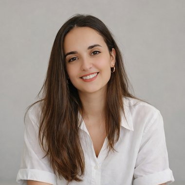 Margarida M. - Freelance Graphic Designer