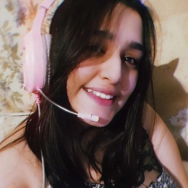 Thamara H. - Freelance Brand Designer