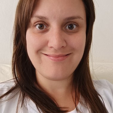 CAROLINE M. - Freelance Online Trainer