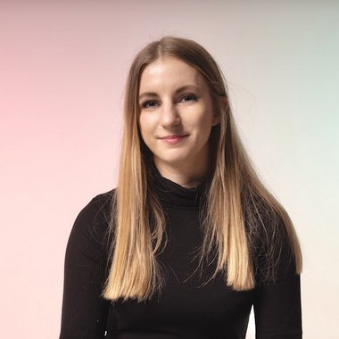 Zsofia V. - Freelance Logo Designer