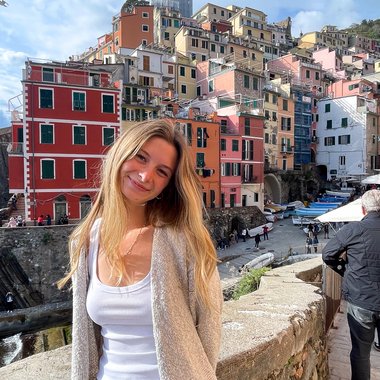 Faith H. - Freelance Graphic Designer