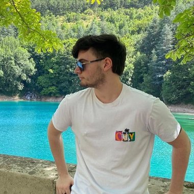 Riccardo B. - Freelance Graphic Designer