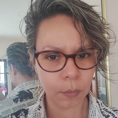 Ana R. - Freelance Graphic Designer