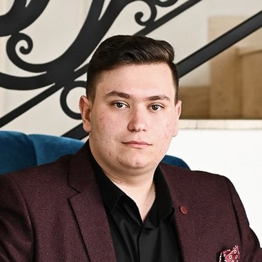 Adi L. - Freelance Graphic Designer