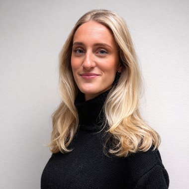 Vega R. - Freelance Brand Designer