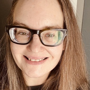 Summer M. - Freelance Graphic Designer