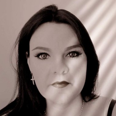 Carolina H. - Freelance Background Designer