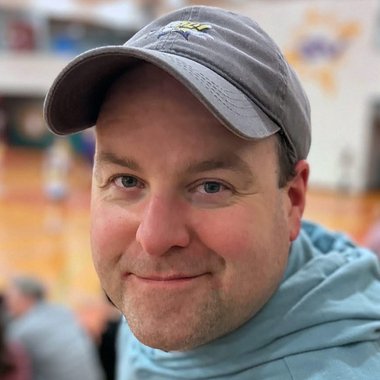 Robert S. - Freelance Graphic Designer