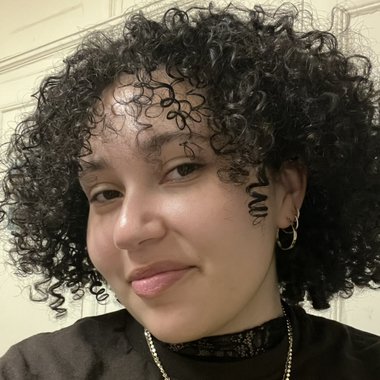Bella W. - Freelance Guitarist
