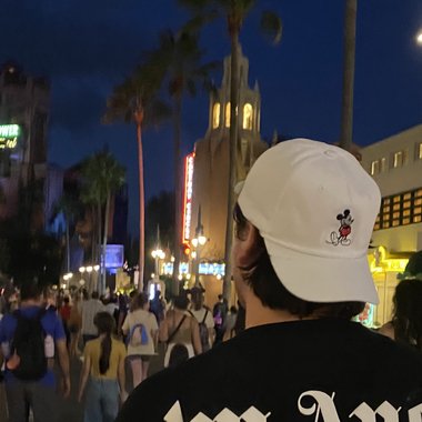 MauricioAlvRod - Freelance Graphic Designer