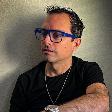 Tony F. - Freelance Graphic Designer
