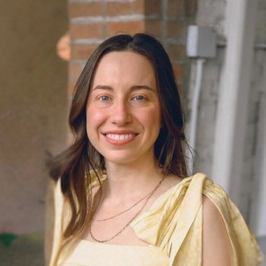 Amanda V. - Freelance Presentation Designer