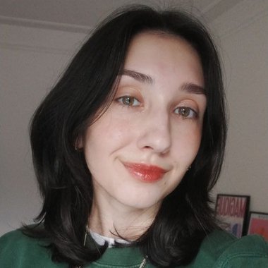 Keniia S. - Freelance Graphic Designer