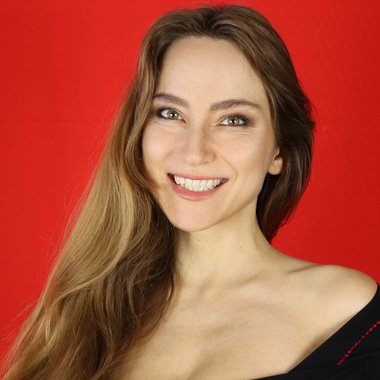 Inessa K. - Freelance Actor