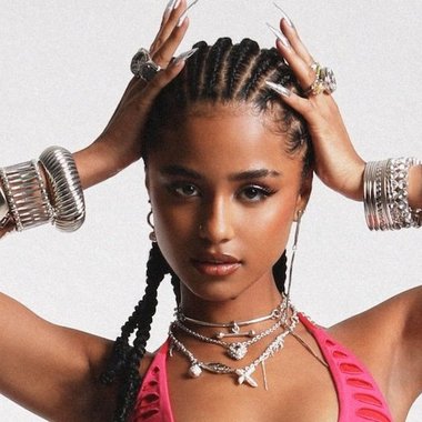 Rose W. - Freelance Designer