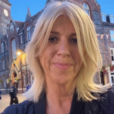 Julie B. - Freelance Graphic Designer