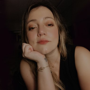 LAURA S. - Freelance Brand Designer