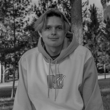 Jason - Freelance Graphic Designer