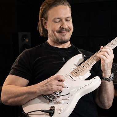 Rolando F. - Freelance Bassist