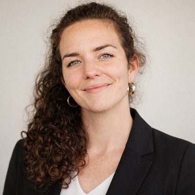 Naomi W. - Freelance Video Editor