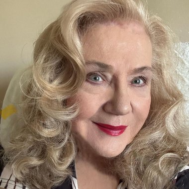 Yolanta L. - Freelance Artist