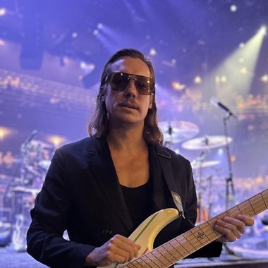 Samuel B. - Freelance Bassist