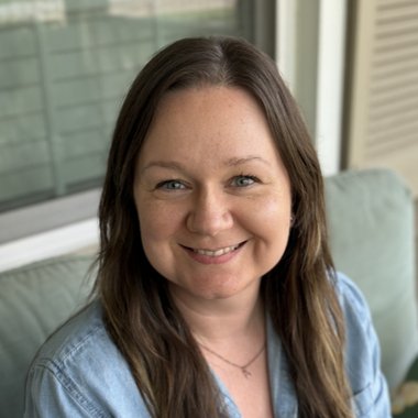 Raebyday - Freelance Logo Designer