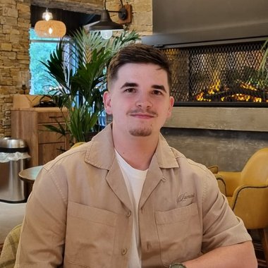 Daniel B. - Freelance Brand Designer