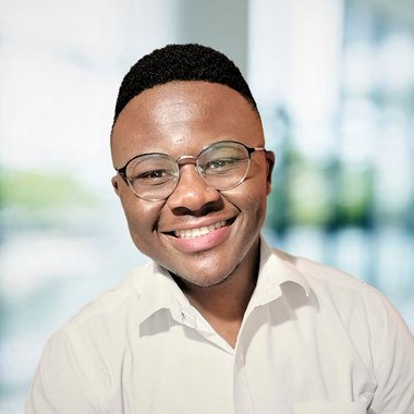 Thabo M. - Freelance Pitch Deck Designer