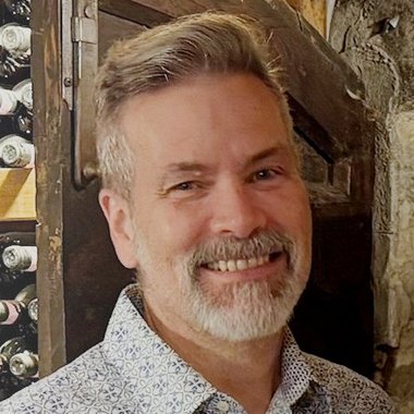 Robert R. - Freelance Graphic Designer