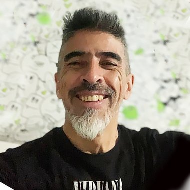 grupo3312 - Freelance Graphic Designer