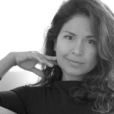 Carolly G. - Freelance Designer